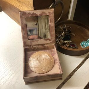 Urban decay luminance highlighter